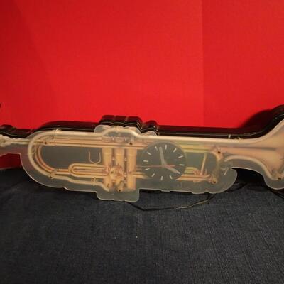 LOT 278. MUSIC RELATED HOME DECOR ITEMS