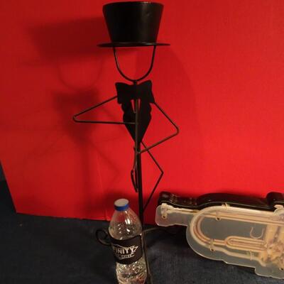 LOT 278. MUSIC RELATED HOME DECOR ITEMS