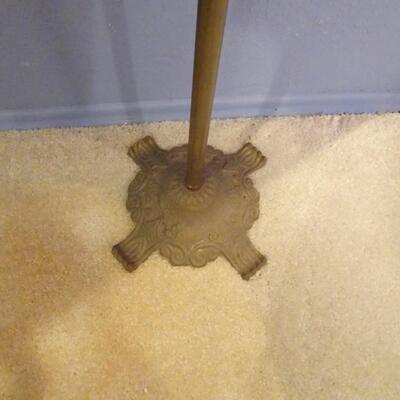 LOT 279. MUSIC RELATED HOME DECOR ITEMS MUSIC STAND