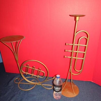 LOT 281. MUSIC RELATED HOME DECOR ITEMS