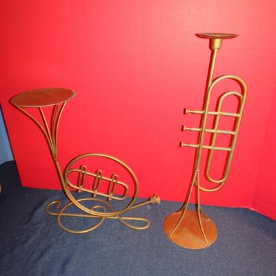 LOT 281. MUSIC RELATED HOME DECOR ITEMS