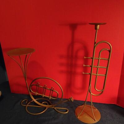 LOT 281. MUSIC RELATED HOME DECOR ITEMS