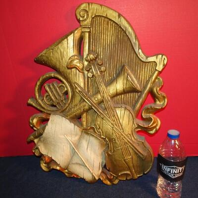 LOT 285. MUSICAL INSTRUMENT WALL HOME DECOR