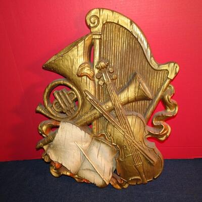 LOT 285. MUSICAL INSTRUMENT WALL HOME DECOR