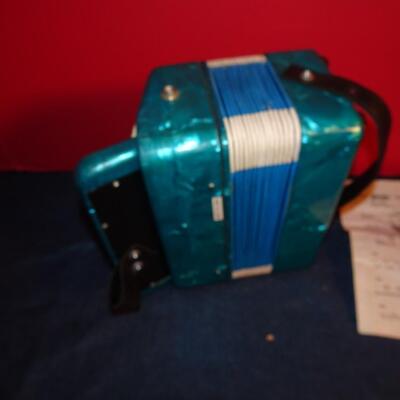 LOT 288. GOODLIN MIDGET ACCORDION