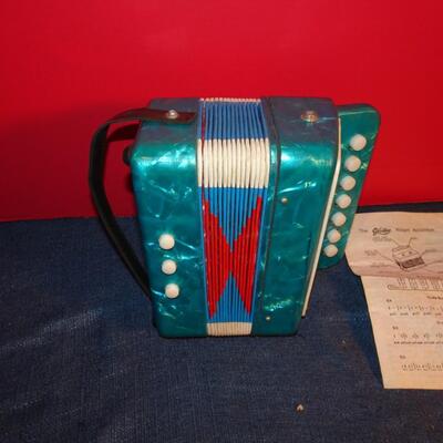 LOT 288. GOODLIN MIDGET ACCORDION