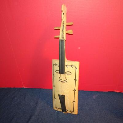 LOT 289. HAND CARVED VIOLIN