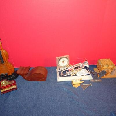 LOT 295. MUSICAL INSTRUMENT HOME DECOR