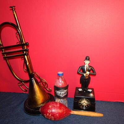 LOT 298. MUSICAL INSTRUMENT HOME DECOR