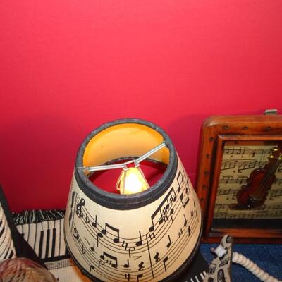 LOT 301. MUSICAL INSTRUMENT HOME DECOR  AND MINI CHAIR