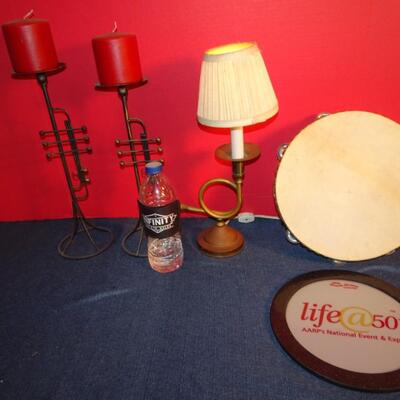 LOT 302. MUSICAL INSTRUMENT HOME DECOR