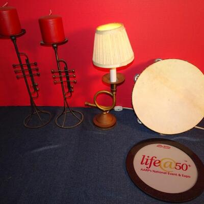 LOT 302. MUSICAL INSTRUMENT HOME DECOR