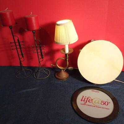 LOT 302. MUSICAL INSTRUMENT HOME DECOR