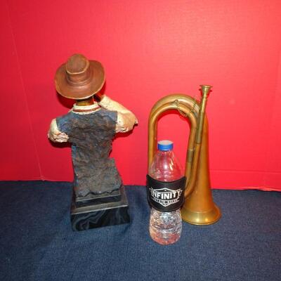 LOT 304. MUSICAL INSTRUMENT HOME DECOR