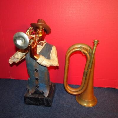 LOT 304. MUSICAL INSTRUMENT HOME DECOR