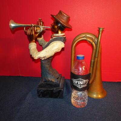 LOT 304. MUSICAL INSTRUMENT HOME DECOR