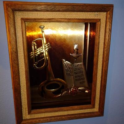 LOT 311  MUSICAL RELATED WALL HOME DECOR