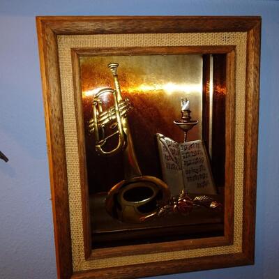 LOT 311  MUSICAL RELATED WALL HOME DECOR