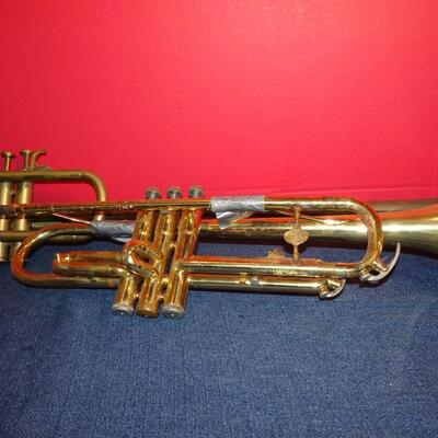 LOT 313  OLDER INSTRUMENTS USED FOR WALL DECOR