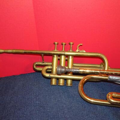 LOT 313  OLDER INSTRUMENTS USED FOR WALL DECOR