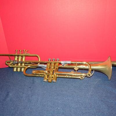 LOT 313  OLDER INSTRUMENTS USED FOR WALL DECOR