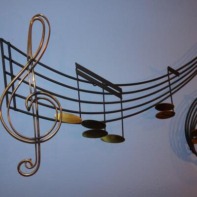 LOT 314. MUSICAL WALL  HOME DECOR