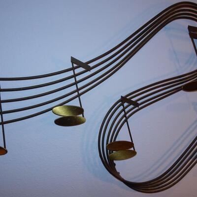 LOT 314. MUSICAL WALL  HOME DECOR