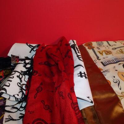 LOT 317  COLLECTION OF SCARFS