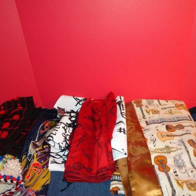 LOT 317  COLLECTION OF SCARFS