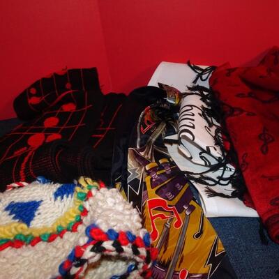 LOT 317  COLLECTION OF SCARFS