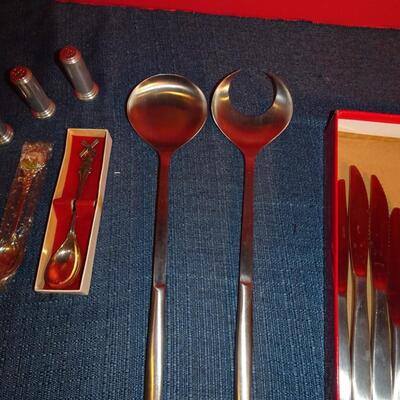 LOT 323. FLATWARE AND KITCHEN ITEMS