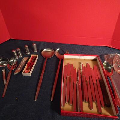 LOT 323. FLATWARE AND KITCHEN ITEMS