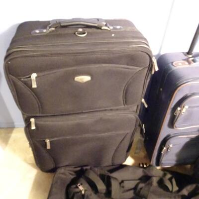 LOT 326. LUGGAGE AND DUFFLE BAGS