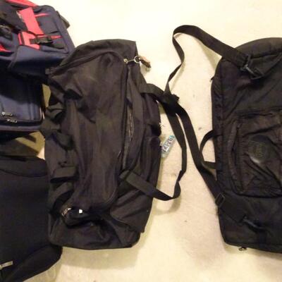 LOT 326. LUGGAGE AND DUFFLE BAGS