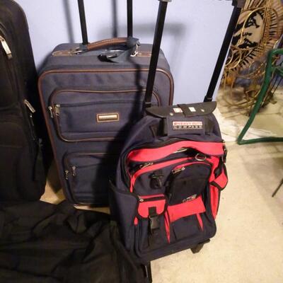 LOT 326. LUGGAGE AND DUFFLE BAGS