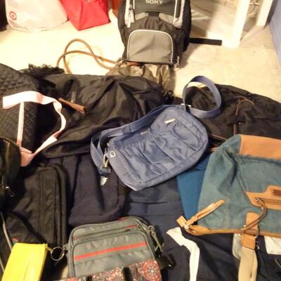 LOT 327. COLLECTION OF BAGS