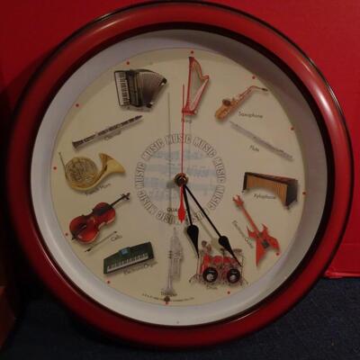 LOT 340. DECORATIVE MIRROR AND CLOCK