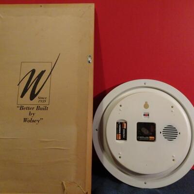 LOT 340. DECORATIVE MIRROR AND CLOCK