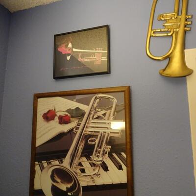 LOT 341. MUSICAL WALL DECOR