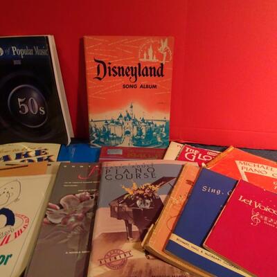 LOT 345. COLLECTION OF MUSIC BOOKS