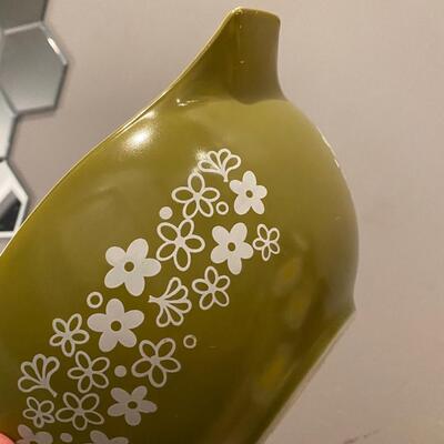 Large Daisy vintage Pyrex bowl