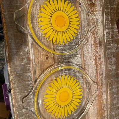 Vintage Pyrex three piece