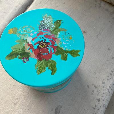 Pioneer woman metal canister