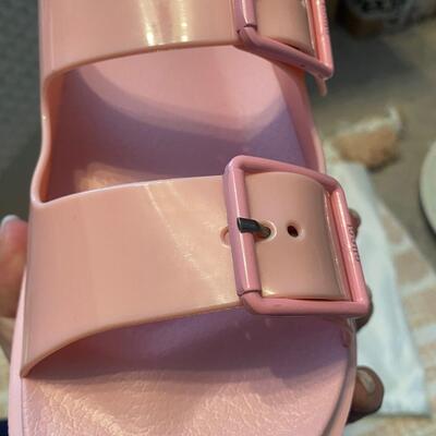 Brand new Gucci pink sandals