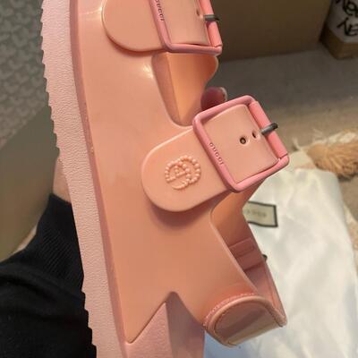 Brand new Gucci pink sandals