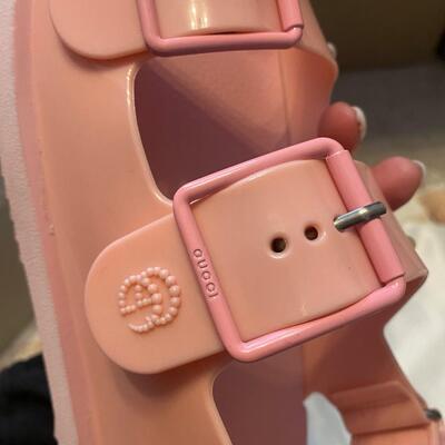 Brand new Gucci pink sandals