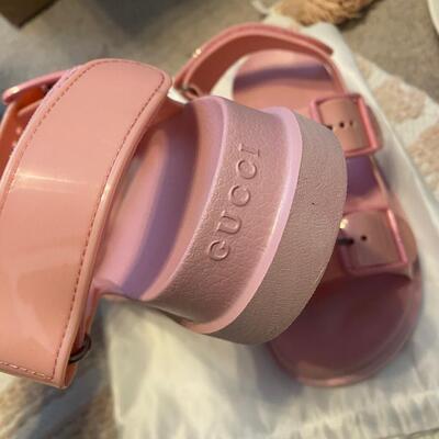 Brand new Gucci pink sandals