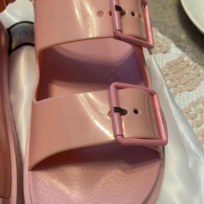 Brand new Gucci pink sandals