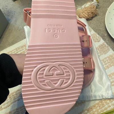 Brand new Gucci pink sandals