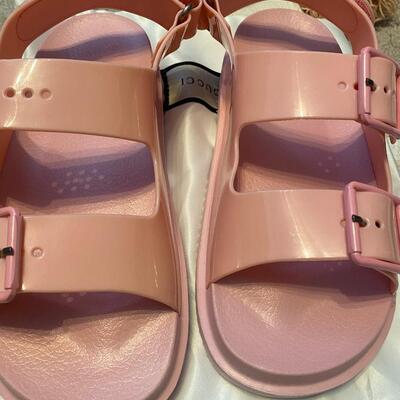 Brand new Gucci pink sandals